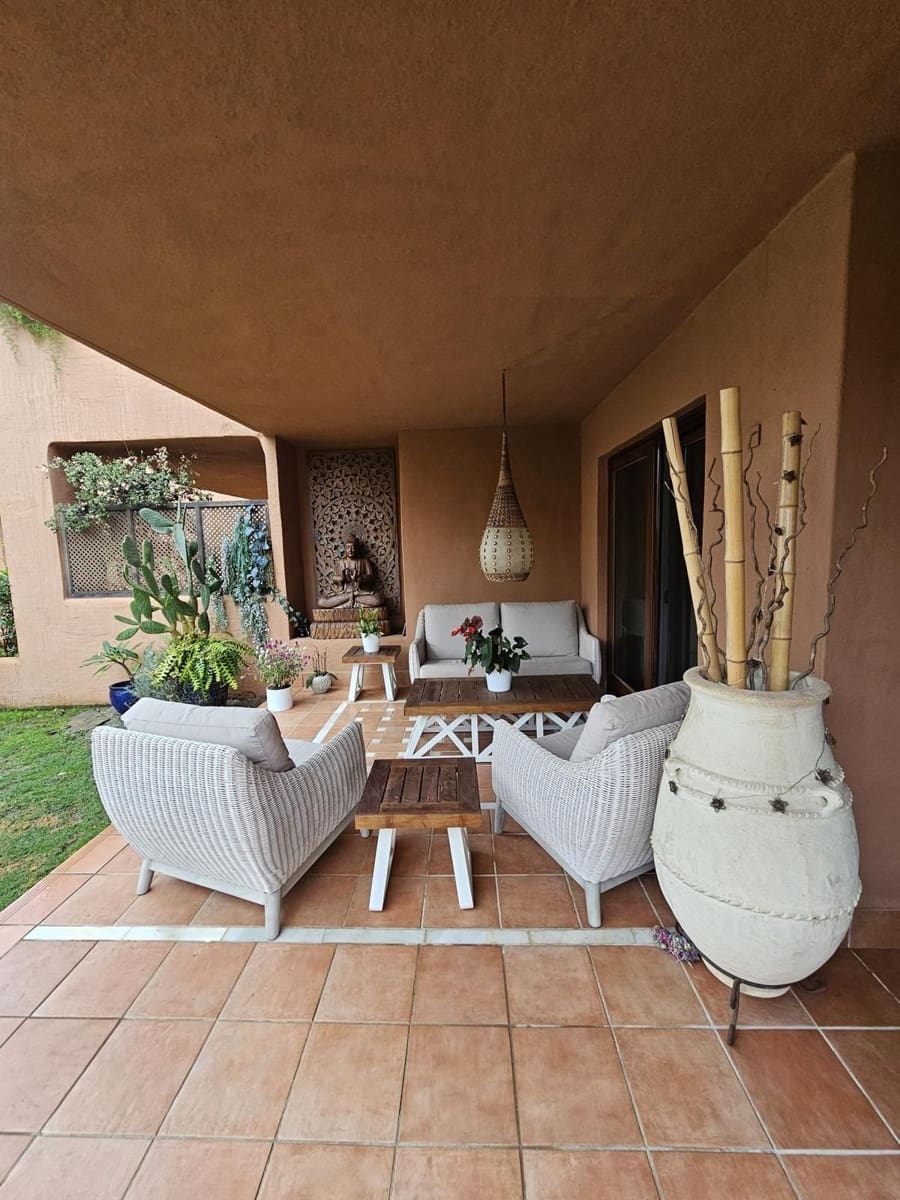 3 bedroom Apartment for sale in Estepona with pool garage - € 1,200,000 (Ref: 9396037)