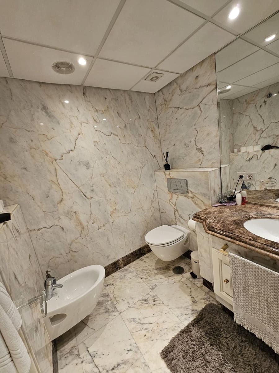 3 bedroom Apartment for sale in Estepona with pool garage - € 1,200,000 (Ref: 9396037)