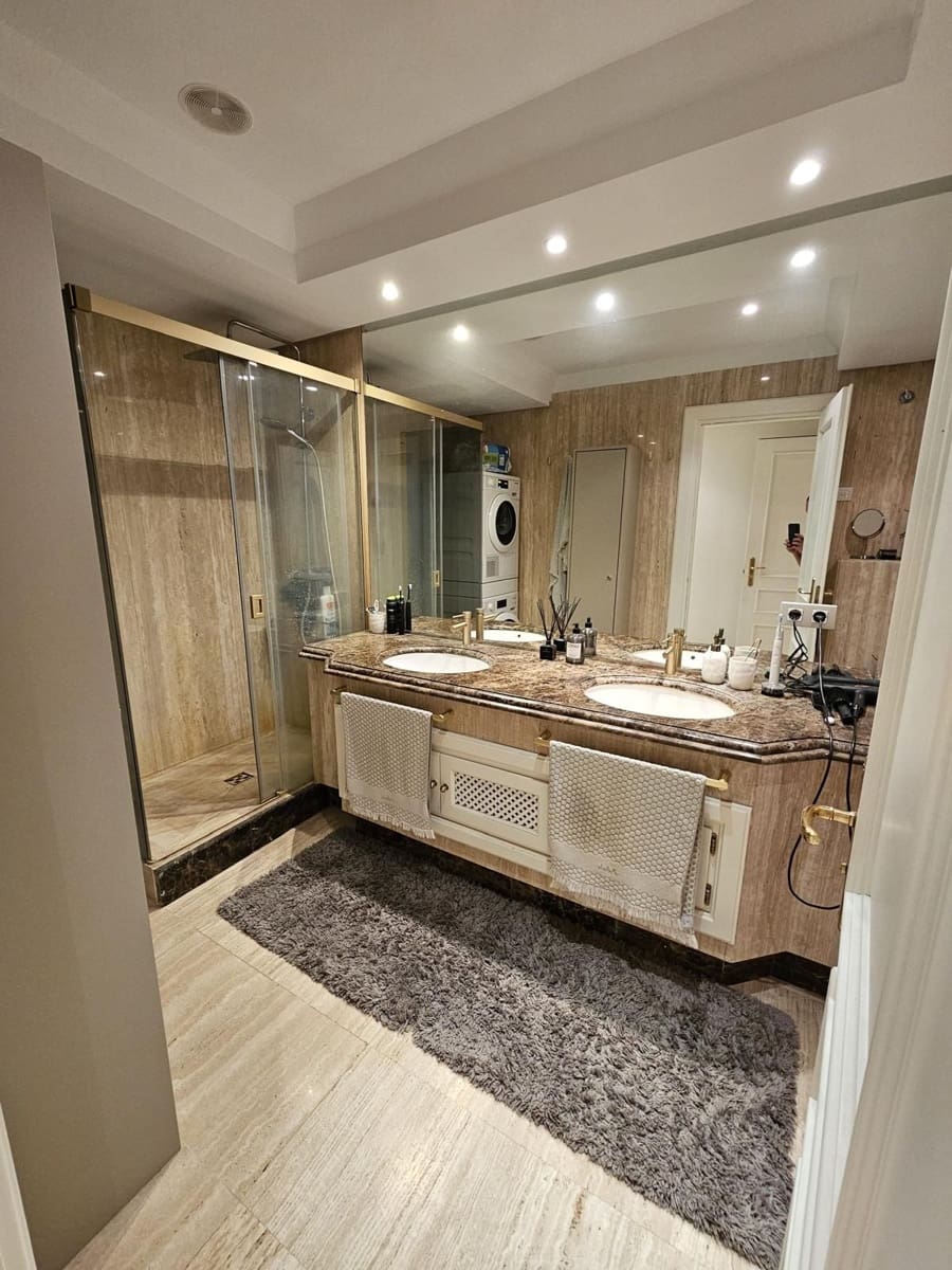 3 bedroom Apartment for sale in Estepona with pool garage - € 1,200,000 (Ref: 9396037)