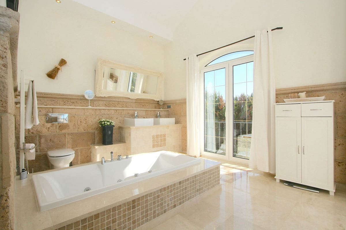 5 bedroom Villa for sale in Mijas with pool garage - € 1,850,000 (Ref: 9396106)