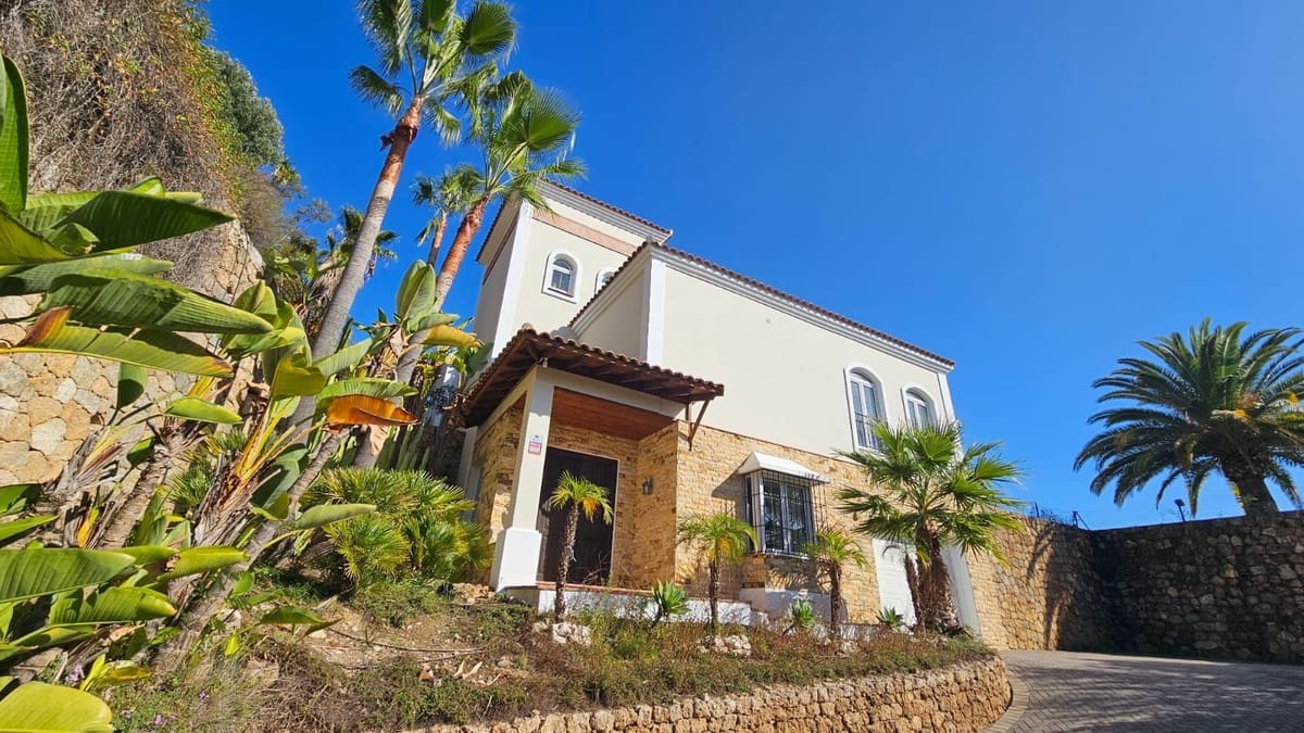 5 bedroom Villa for sale in Mijas with pool garage - € 1,850,000 (Ref: 9396106)