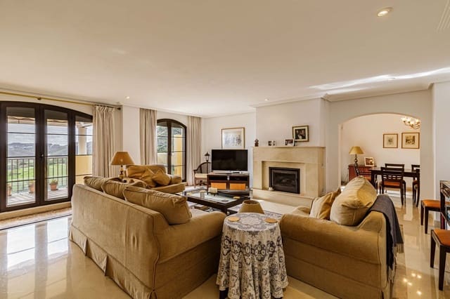 3 soverom Penthouse til salgs i Los Arqueros - Puerto del Almendro, Benahavís med svømmebasseng garasje - € 995 000 (Ref: 9396116)