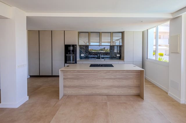 2 bedroom Apartment for sale in Nueva Andalucia, Marbella with pool garage - € 690,000 (Ref: 9396166)