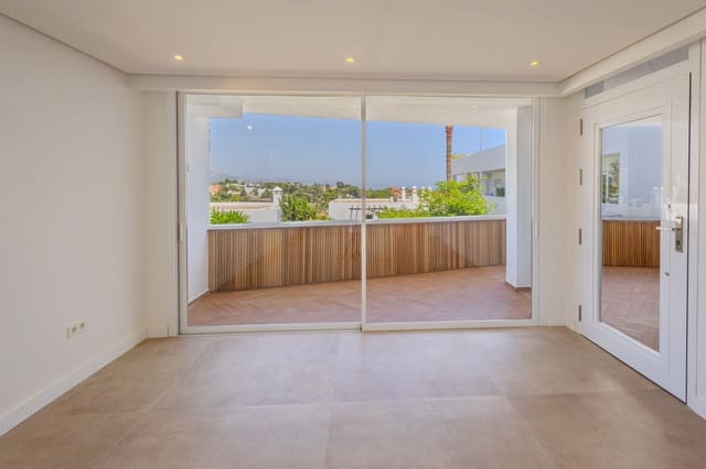 2 bedroom Apartment for sale in Nueva Andalucia, Marbella with pool garage - € 690,000 (Ref: 9396166)