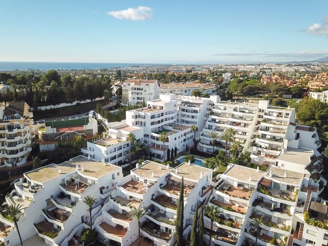 2 bedroom Apartment for sale in Nueva Andalucia, Marbella with pool garage - € 690,000 (Ref: 9396166)