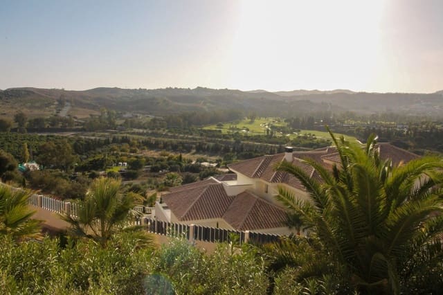 2 bedroom Apartment for sale in Mijas Golf, Mijas with pool garage - € 329,000 (Ref: 9396194)