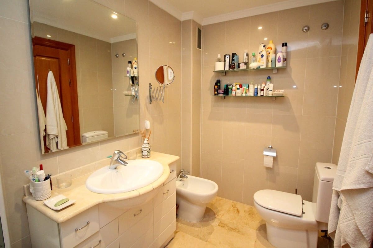 2 bedroom Apartment for sale in Mijas Golf with pool garage - € 329,000 (Ref: 9396194)