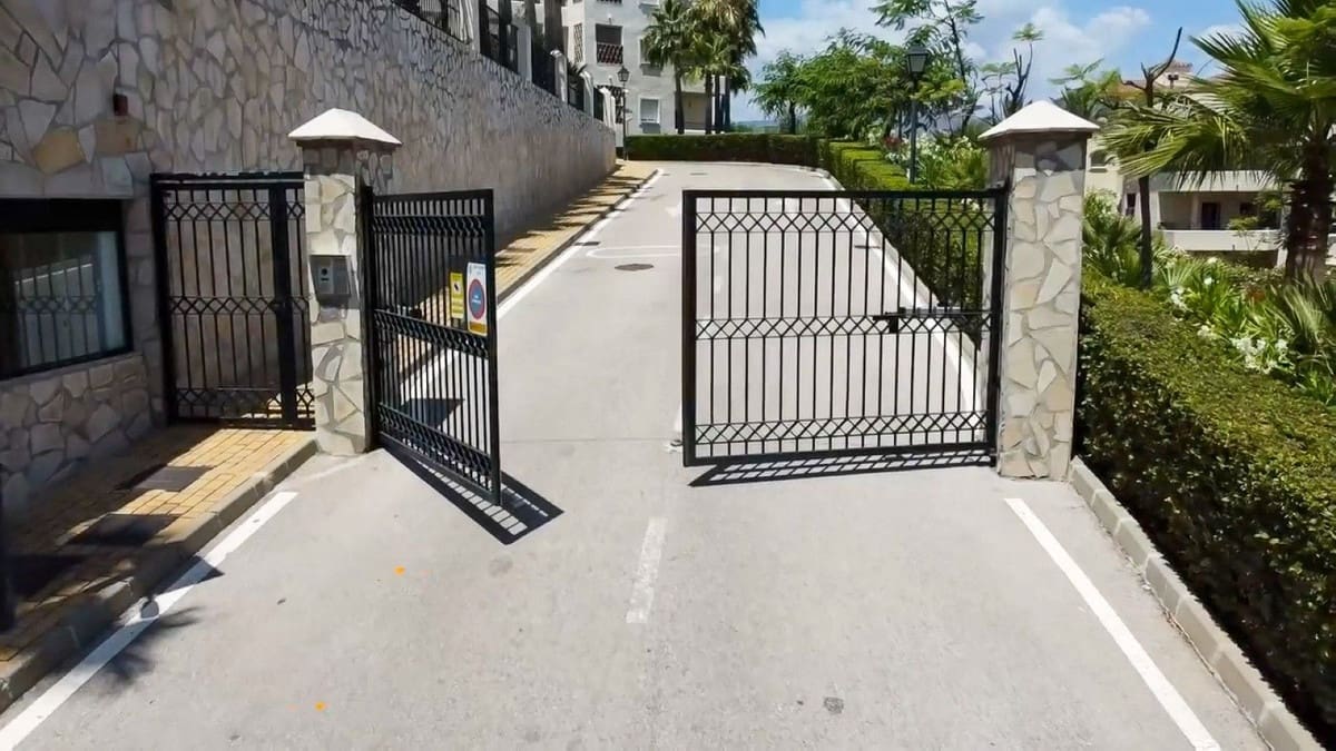 2 bedroom Apartment for sale in Mijas Golf with pool garage - € 329,000 (Ref: 9396194)