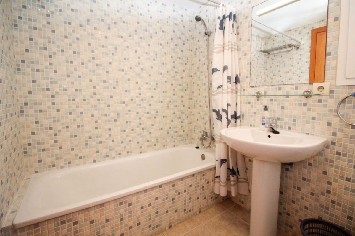 2 sypialnia Penthouse na sprzedaż w Casares z basenem garażem - 250 000 € (Ref: 9396224)