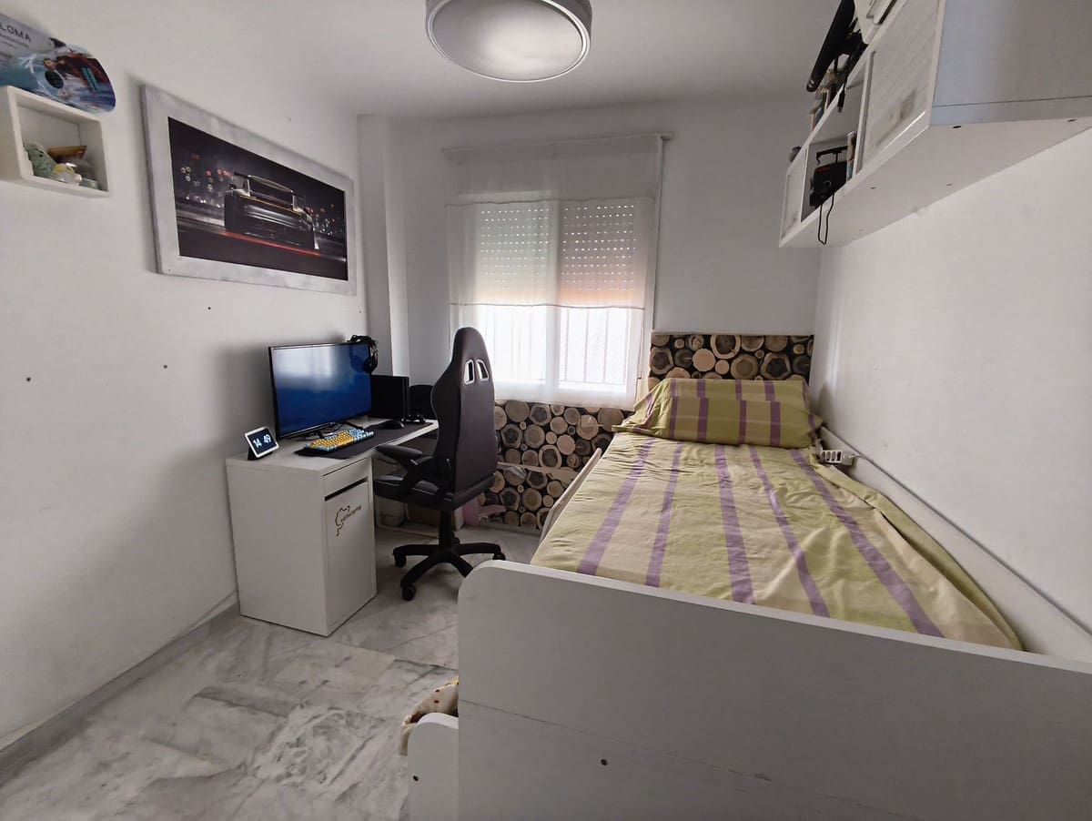 2 soverom Leilighet til salgs i Casares med svømmebasseng garasje - € 245 000 (Ref: 9398888)