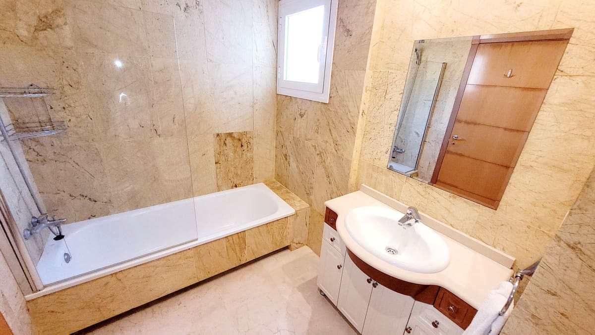 3 makuuhuone Huoneisto myytävänä paikassa Benalmadena mukana uima-altaan 
autotalli - 369 000 € (Ref: 9399662)