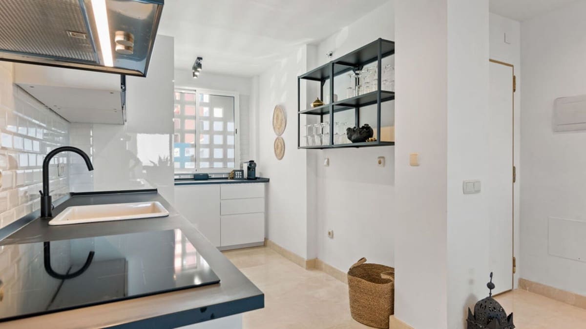 2 Zimmer Apartment zu verkaufen in Calahonda mit Pool Garage - 320.000 € (Ref: 9399668)