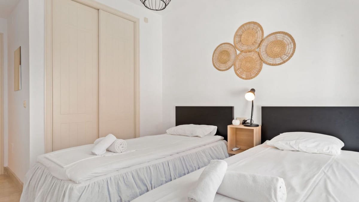 2 Zimmer Apartment zu verkaufen in Calahonda mit Pool Garage - 320.000 € (Ref: 9399668)