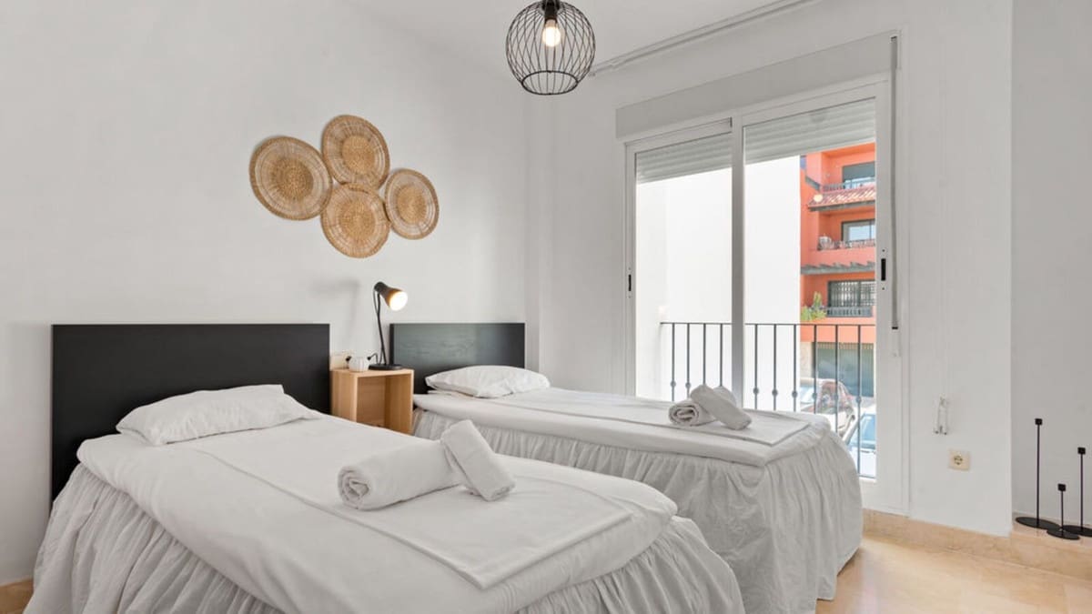 2 Zimmer Apartment zu verkaufen in Calahonda mit Pool Garage - 320.000 € (Ref: 9399668)