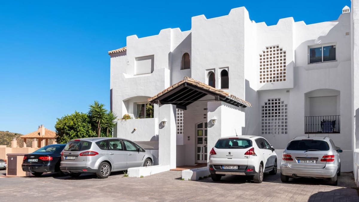 2 Zimmer Apartment zu verkaufen in Calahonda mit Pool Garage - 320.000 € (Ref: 9399668)