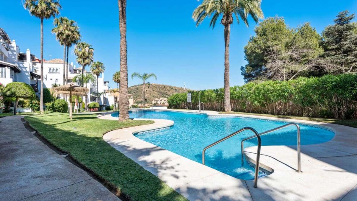 2 Zimmer Apartment zu verkaufen in Calahonda mit Pool Garage - 320.000 € (Ref: 9399668)