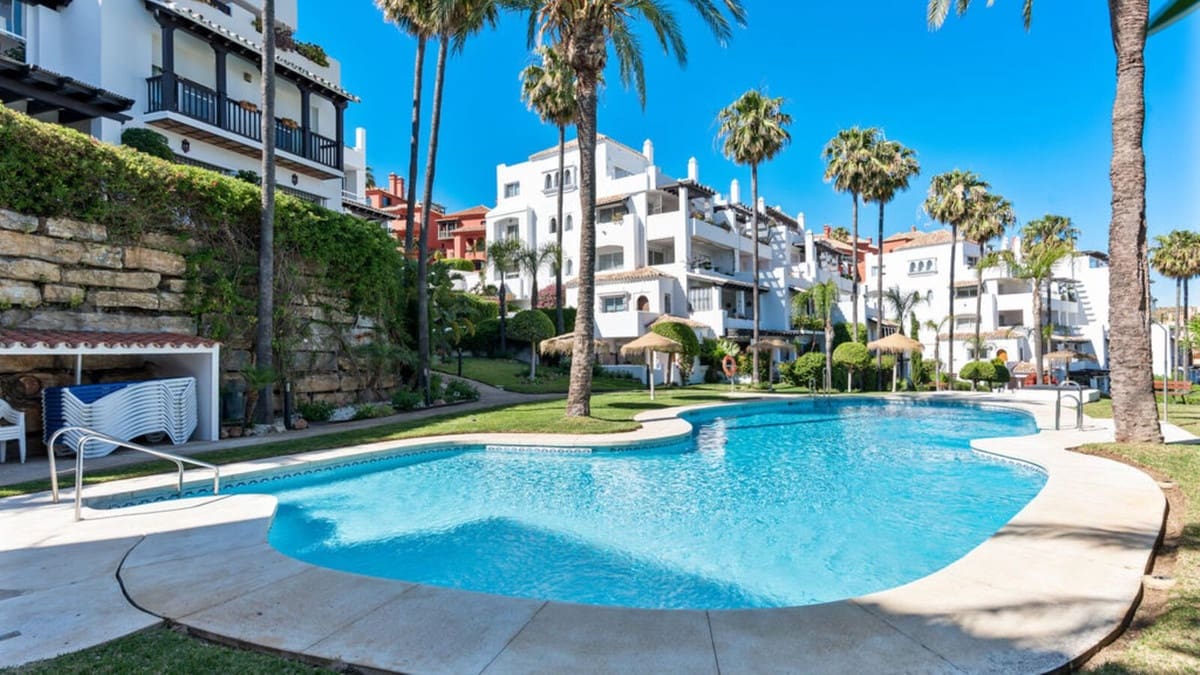 2 Zimmer Apartment zu verkaufen in Calahonda mit Pool Garage - 320.000 € (Ref: 9399668)