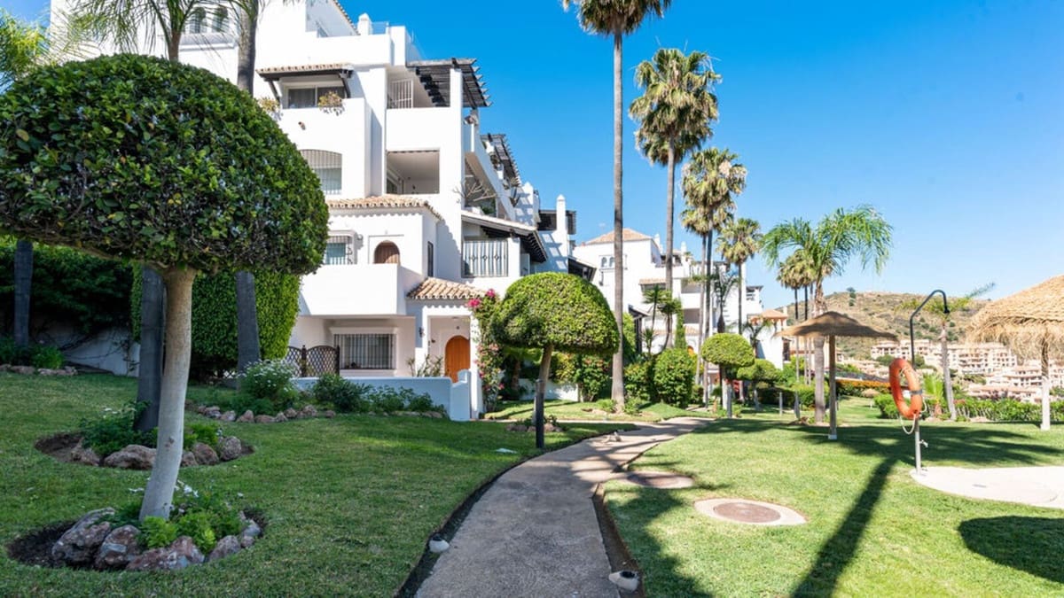 2 Zimmer Apartment zu verkaufen in Calahonda mit Pool Garage - 320.000 € (Ref: 9399668)