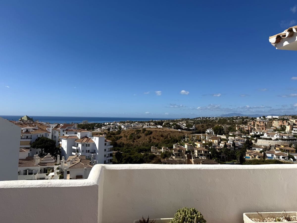 3 slaapkamer Penthouse te koop in Riviera del Sol met zwembad - € 429.000 (Ref: 9399980)