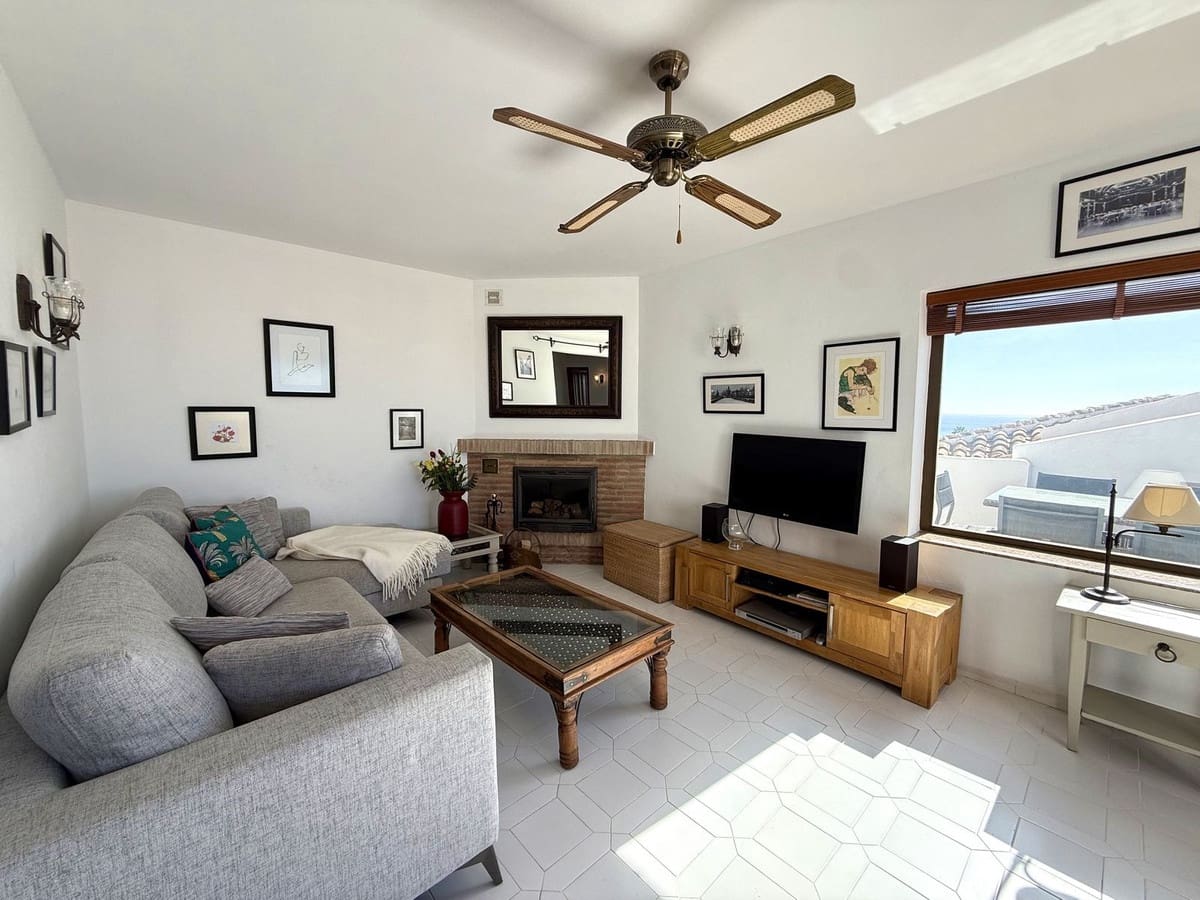 3 slaapkamer Penthouse te koop in Riviera del Sol met zwembad - € 429.000 (Ref: 9399980)