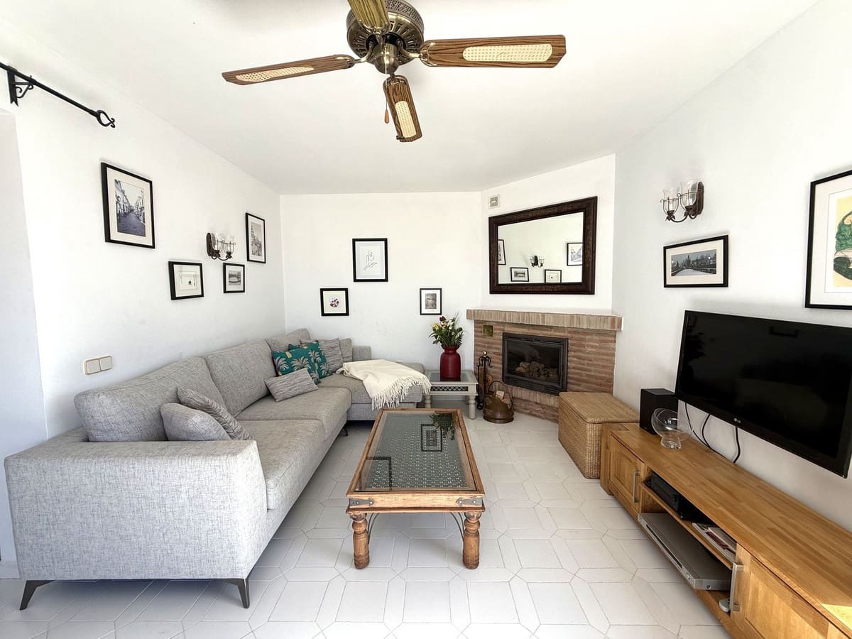 3 slaapkamer Penthouse te koop in Riviera del Sol met zwembad - € 429.000 (Ref: 9399980)