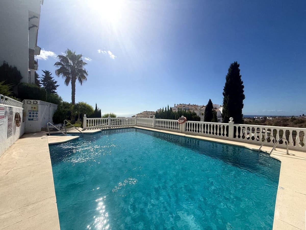 3 slaapkamer Penthouse te koop in Riviera del Sol met zwembad - € 429.000 (Ref: 9399980)