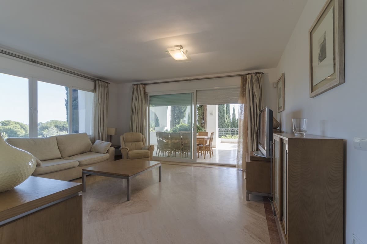 3 bedroom Apartment for sale in Marbella with pool garage - € 569,000 (Ref: 9400023)