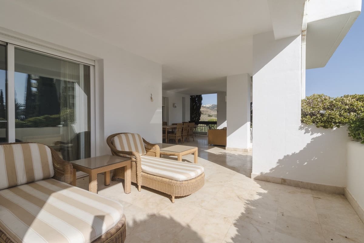 3 bedroom Apartment for sale in Marbella with pool garage - € 569,000 (Ref: 9400023)