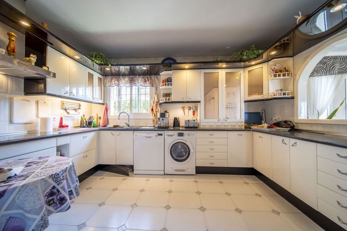 4 sypialnia Willa na sprzedaż w Puerto de la Torre z basenem garażem - 1 100 000 € (Ref: 9400027)