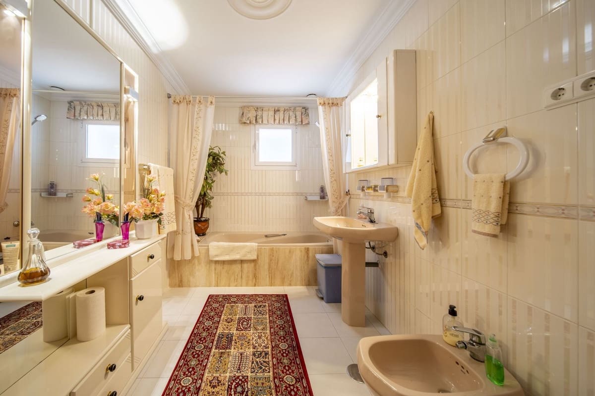 4 sypialnia Willa na sprzedaż w Puerto de la Torre z basenem garażem - 1 100 000 € (Ref: 9400027)