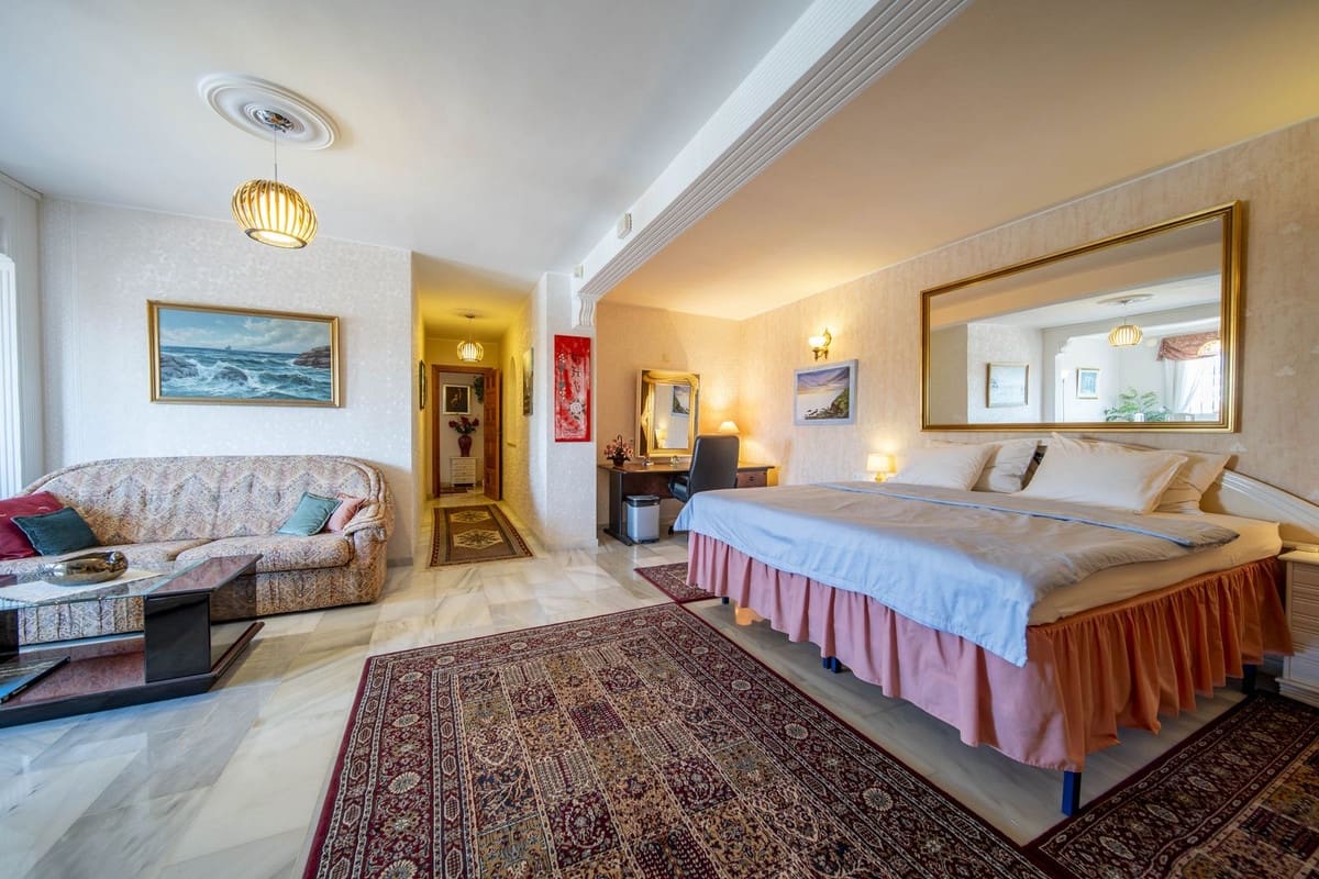 4 sypialnia Willa na sprzedaż w Puerto de la Torre z basenem garażem - 1 100 000 € (Ref: 9400027)