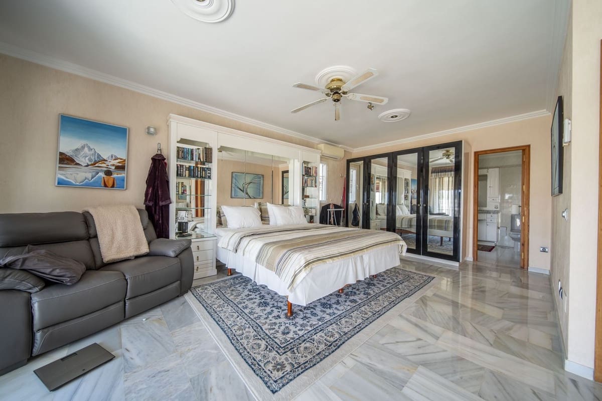 4 sypialnia Willa na sprzedaż w Puerto de la Torre z basenem garażem - 1 100 000 € (Ref: 9400027)