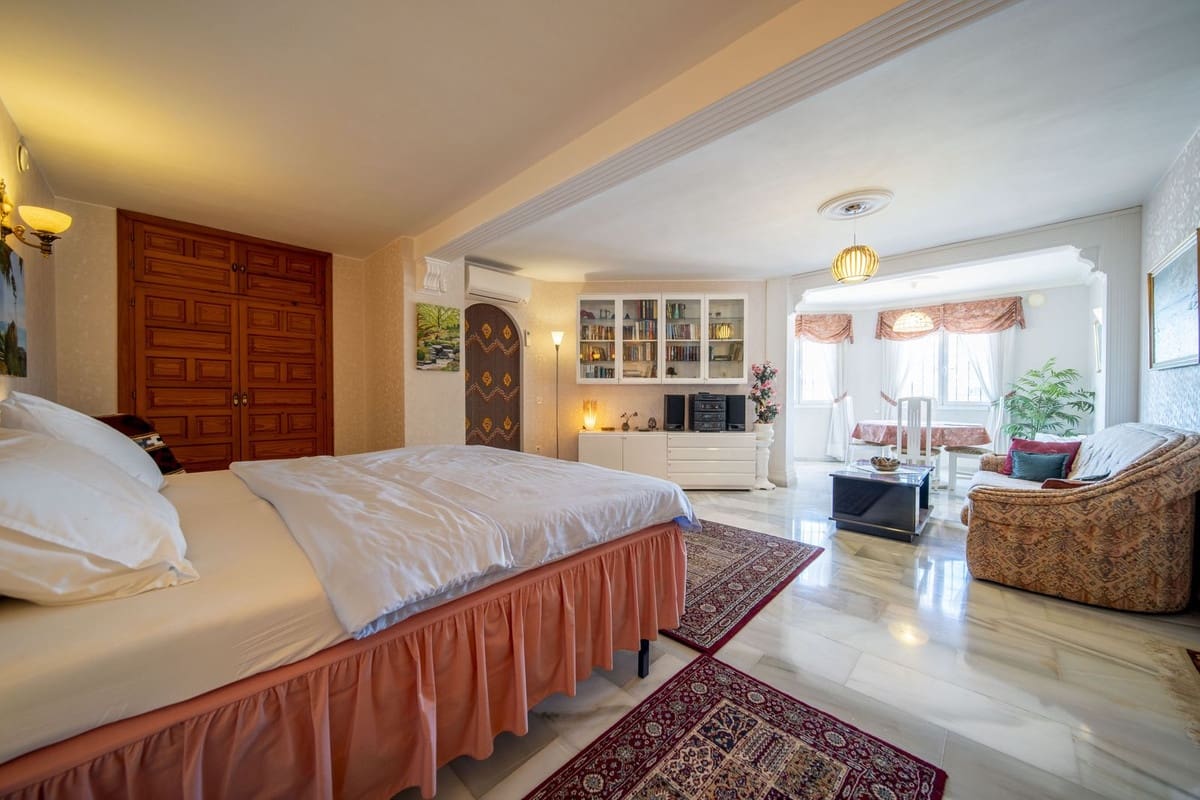 4 sypialnia Willa na sprzedaż w Puerto de la Torre z basenem garażem - 1 100 000 € (Ref: 9400027)