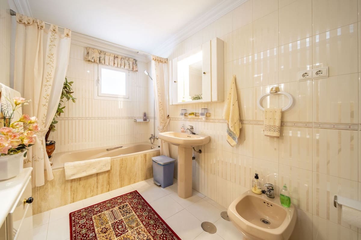 4 sypialnia Willa na sprzedaż w Puerto de la Torre z basenem garażem - 1 100 000 € (Ref: 9400027)