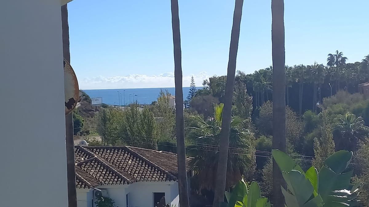 2 bedroom Penthouse for sale in Mijas Costa with pool - € 259,000 (Ref: 9400030)