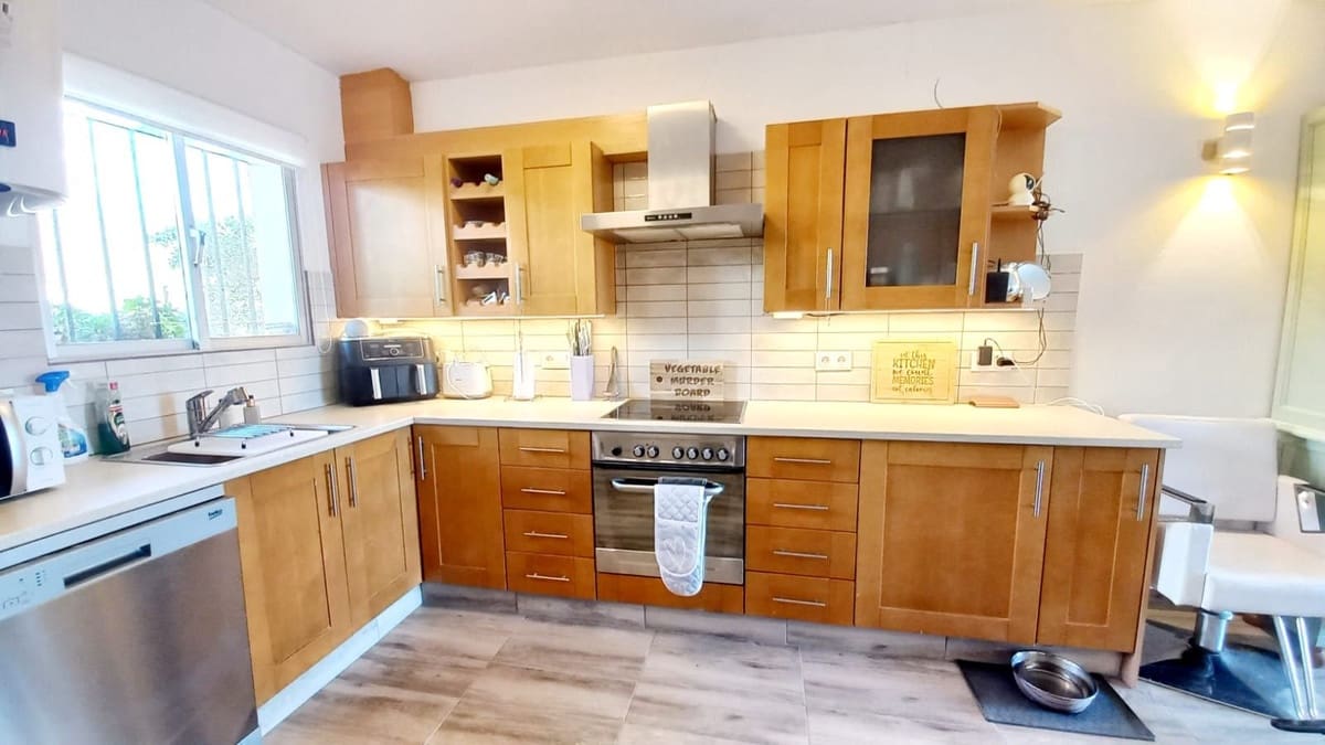 2 bedroom Penthouse for sale in Mijas Costa with pool - € 259,000 (Ref: 9400030)