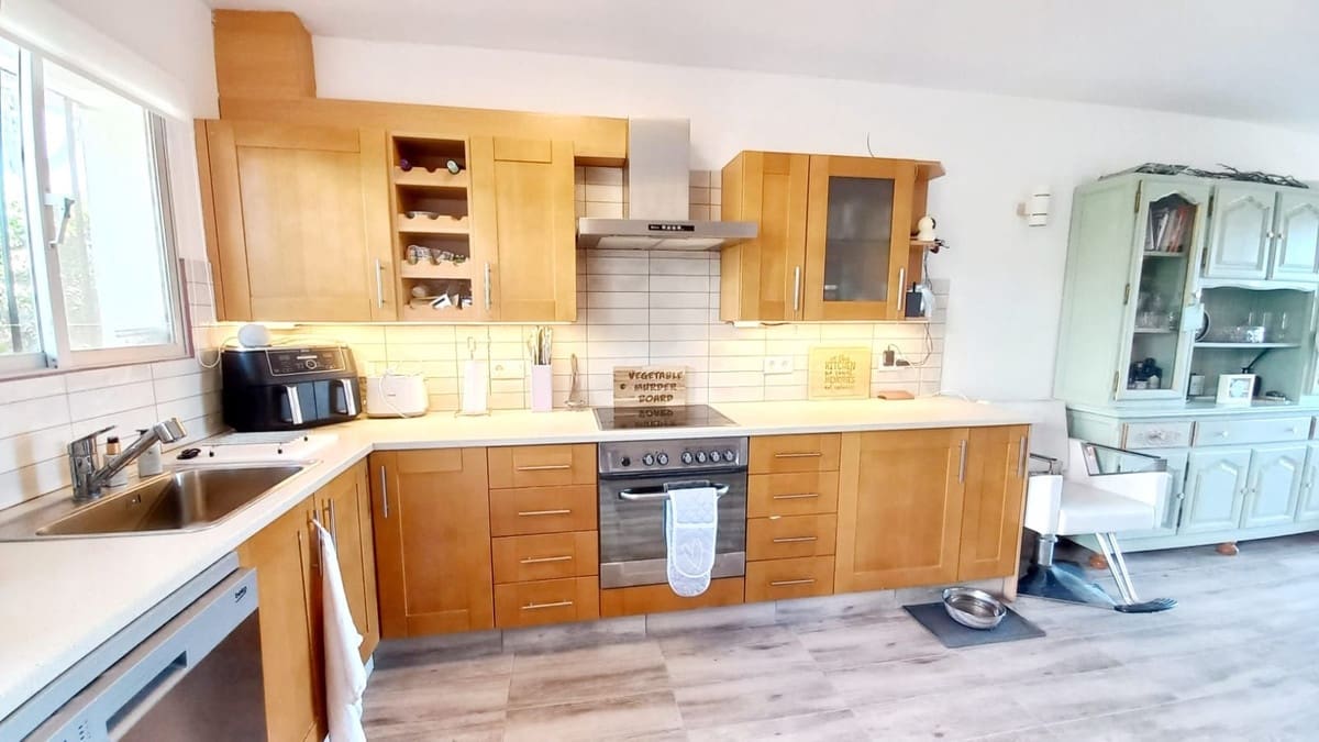 2 bedroom Penthouse for sale in Mijas Costa with pool - € 259,000 (Ref: 9400030)