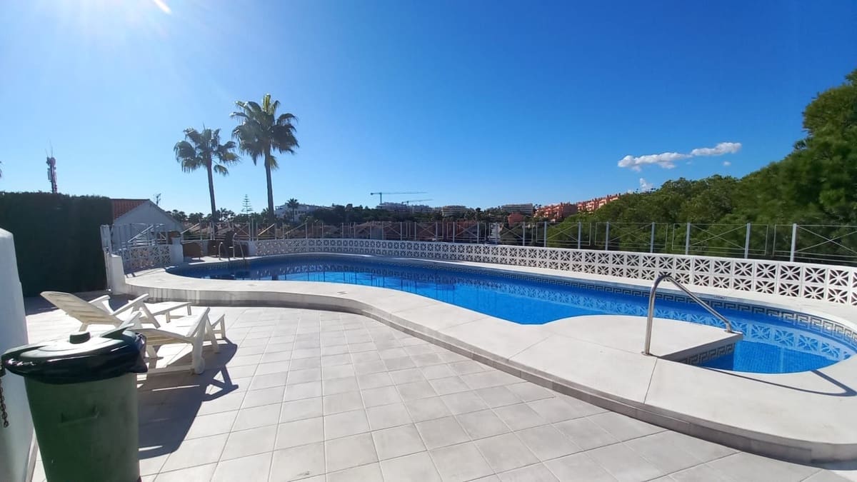 2 bedroom Penthouse for sale in Mijas Costa with pool - € 259,000 (Ref: 9400030)