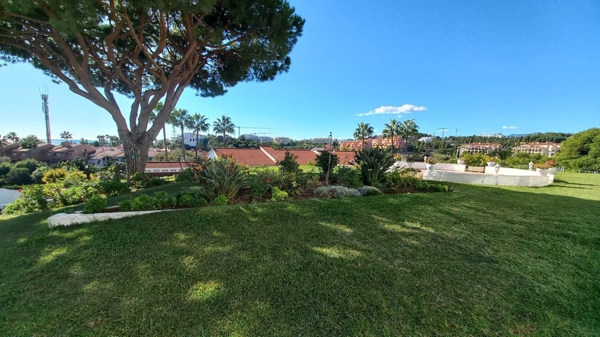 2 bedroom Penthouse for sale in Mijas Costa with pool - € 259,000 (Ref: 9400030)