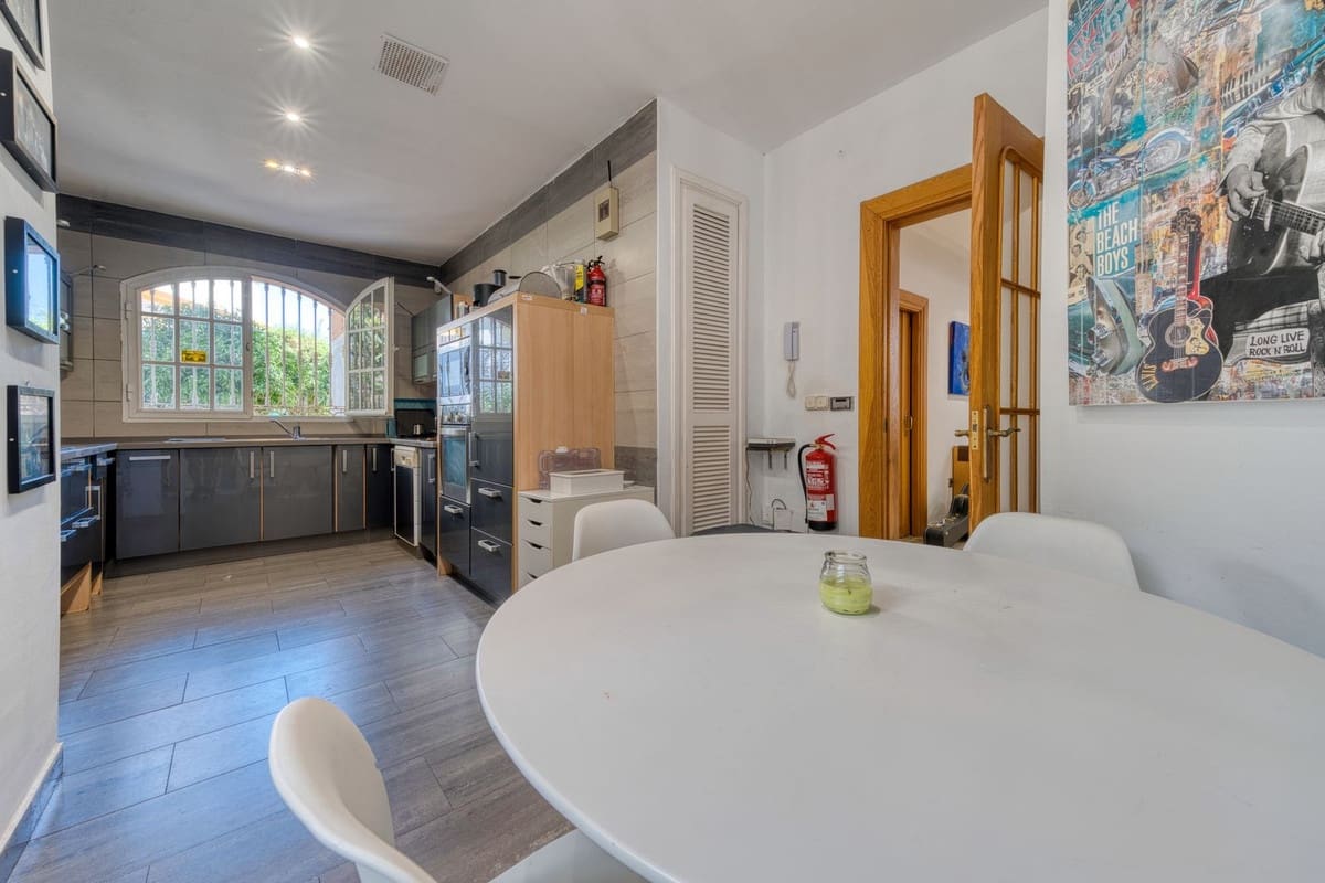 4 chambre Villa/Maison Semi-Mitoyenne à vendre à El Coto avec piscine garage - 980 000 € (Ref: 9402816)