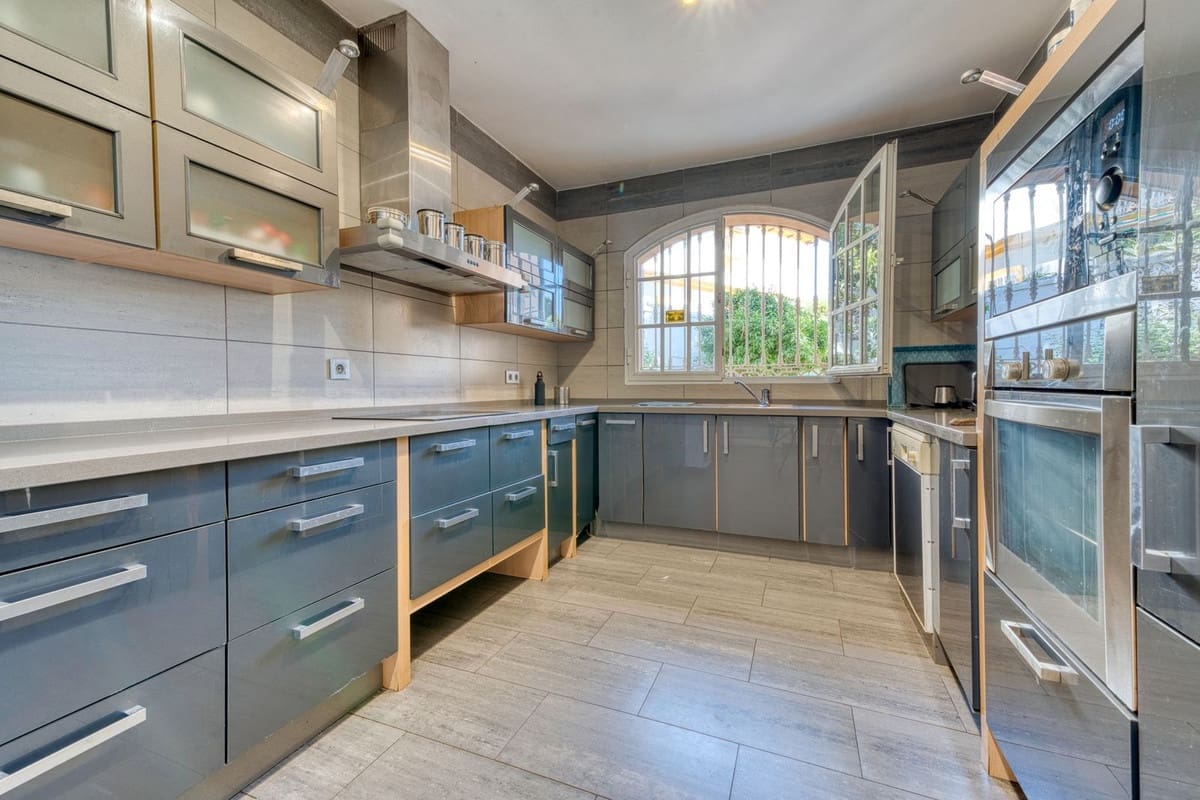 4 chambre Villa/Maison Semi-Mitoyenne à vendre à El Coto avec piscine garage - 980 000 € (Ref: 9402816)