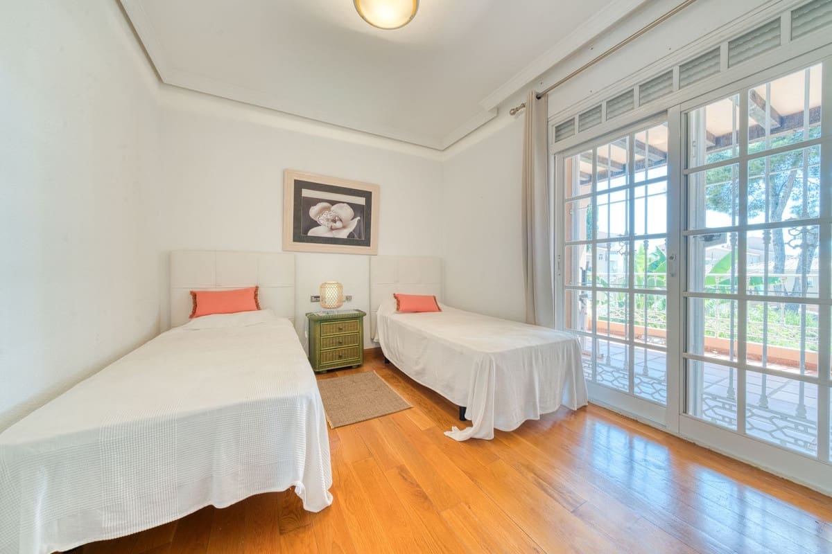 4 chambre Villa/Maison Semi-Mitoyenne à vendre à El Coto avec piscine garage - 980 000 € (Ref: 9402816)