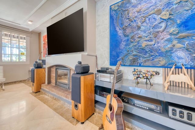 4 chambre Villa/Maison Semi-Mitoyenne à vendre à El Coto, Mijas avec piscine garage - 980 000 € (Ref: 9402816)