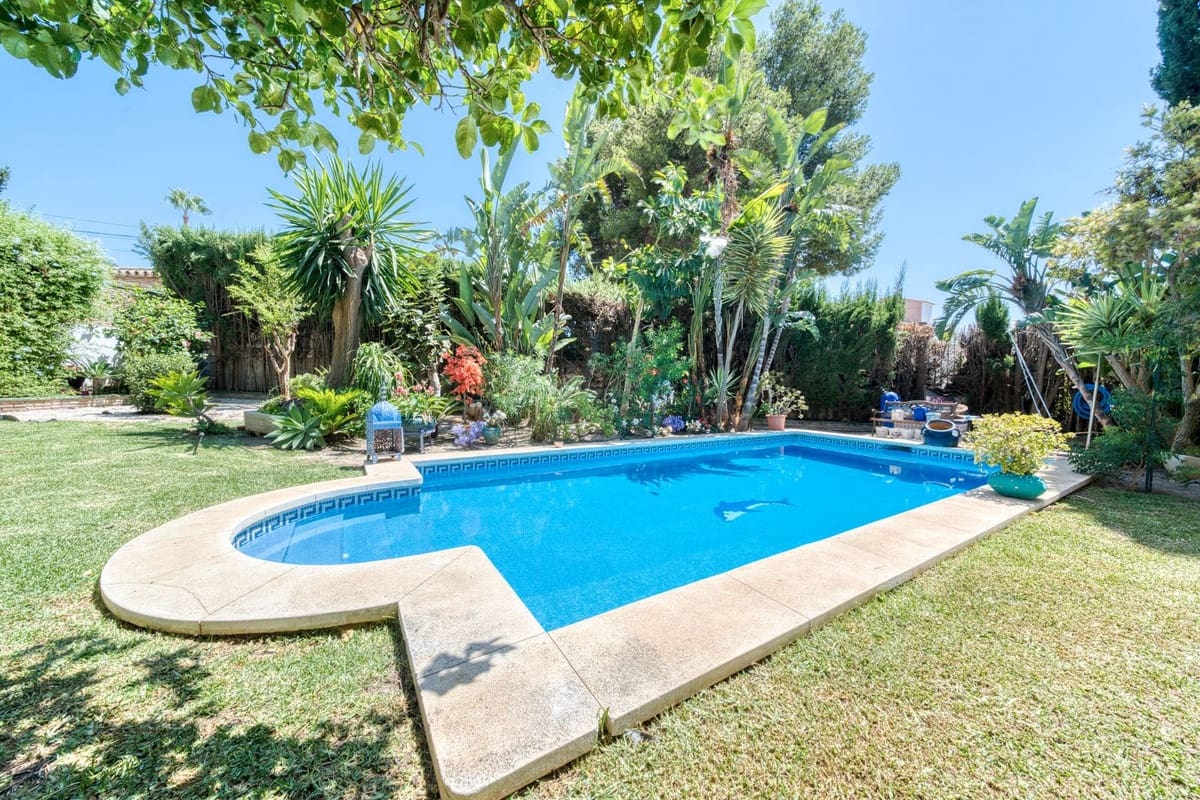 4 chambre Villa/Maison Semi-Mitoyenne à vendre à El Coto avec piscine garage - 980 000 € (Ref: 9402816)