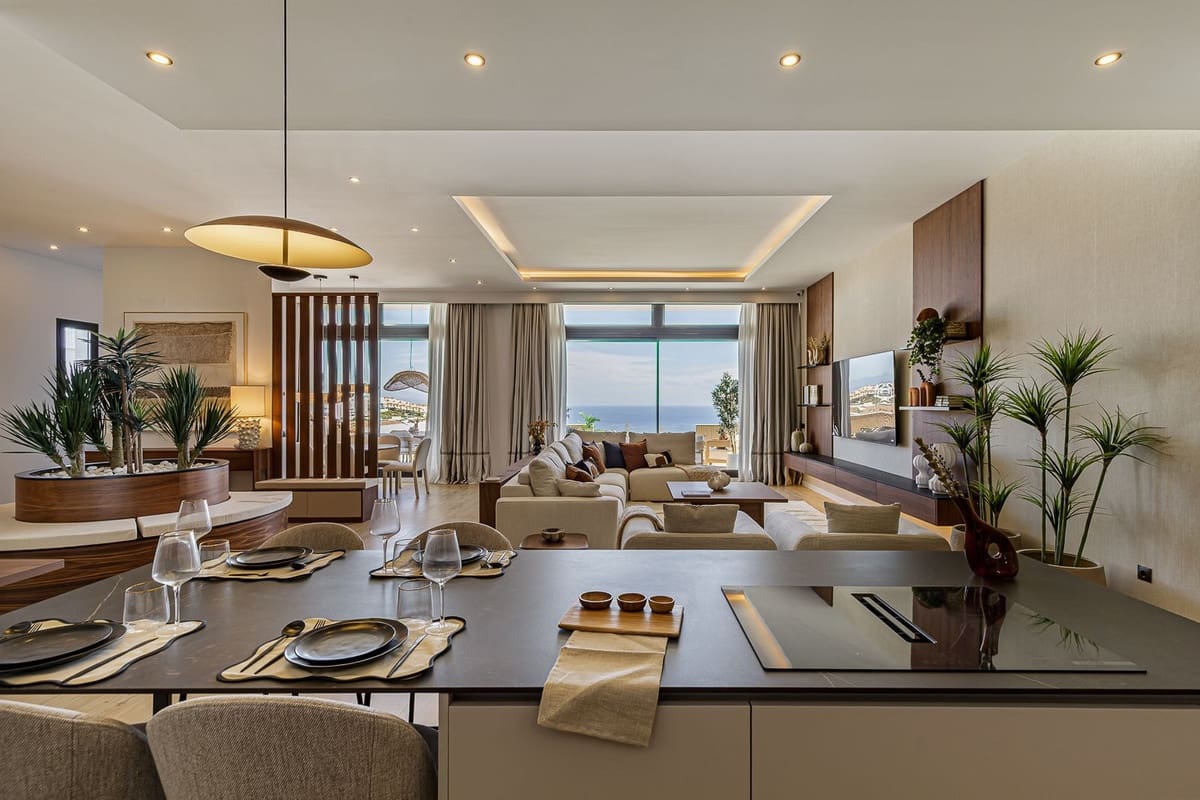 4 soverom Kjedet enebolig til salgs i Benalmadena med svømmebasseng garasje - € 19 695 000 (Ref: 9402817)