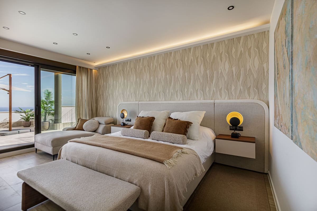 4 soverom Kjedet enebolig til salgs i Benalmadena med svømmebasseng garasje - € 19 695 000 (Ref: 9402817)