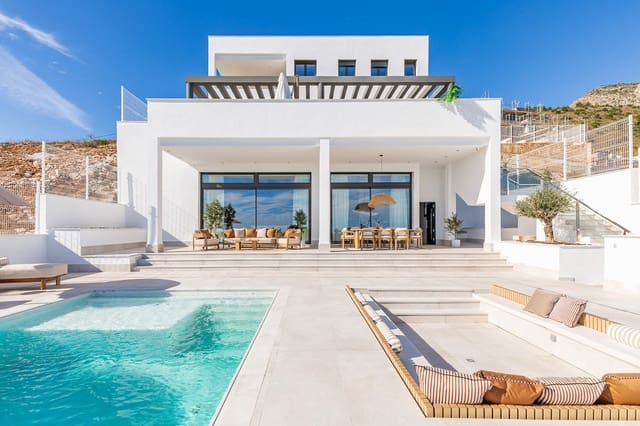 4 soveværelse Semi-Rækkehus til salg i Benalmádena med swimmingpool garage - € 19.695.000 (Ref: 9402817)