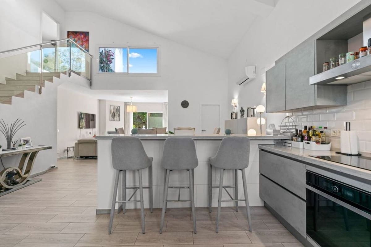 4 Zimmer Haus zu verkaufen in Calahonda mit Pool Garage - 650.000 € (Ref: 9409738)