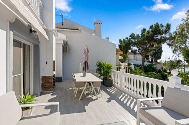 4 sypialnia Dom na sprzedaż w Calahonda, Mijas z basenem garażem - 650 000 € (Ref: 9409738)