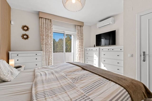 4 sypialnia Dom na sprzedaż w Calahonda, Mijas z basenem garażem - 650 000 € (Ref: 9409738)